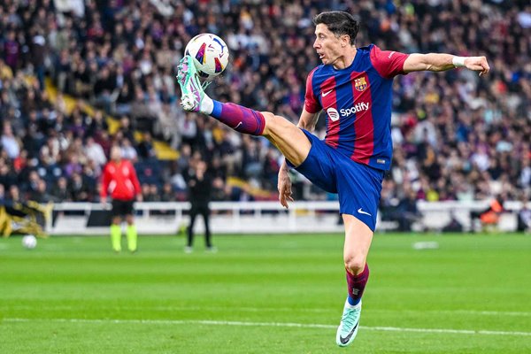 Top 5 cầu thủ ghi bàn bằng đầu nhiều nhất mùa giải 2024–2025 Top 5 cầu thủ ghi bàn bằng đầu nhiều nhất mùa giải 2024–2025